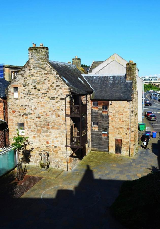 Heart Of Ayr: Elegant Townhouse In Central Еър Екстериор снимка