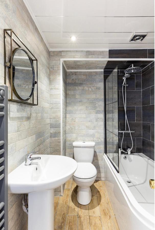 Heart Of Ayr: Elegant Townhouse In Central Еър Екстериор снимка
